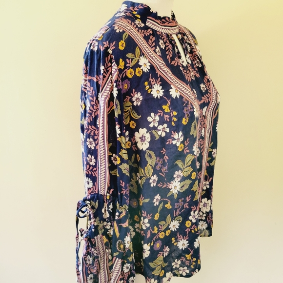 Francesca's dina be. floral blouse size large - Picture 3 of 7